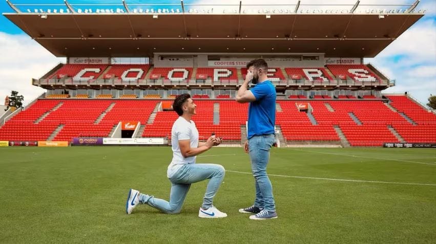 Primer futbolista en declarase homosexual se casará imagen de la publicación