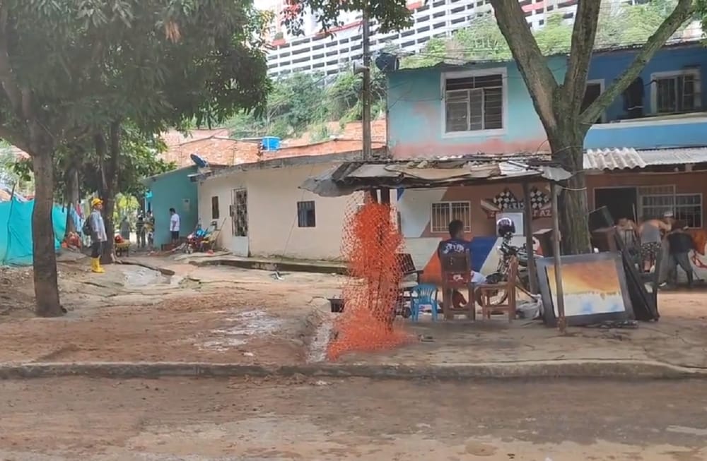Vigilancia permanente en zona del Barrio San Martín donde se presentaron inundaciones imagen de la publicación