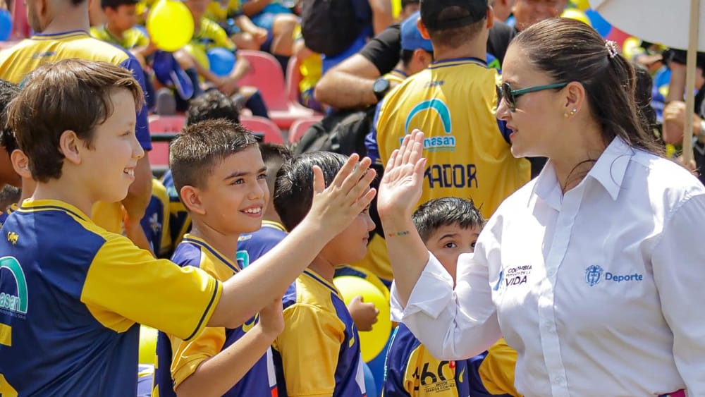 Ministra del Deporte acompañó desfile inaugural en Bucaramanga imagen de la publicación