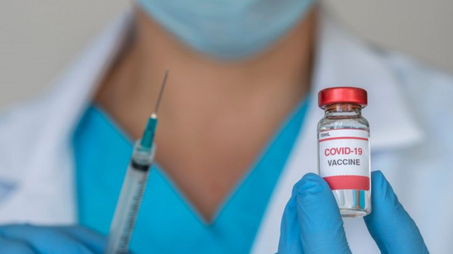 Hombre se inyectó 217 vacunas contra el COVID en Alemania imagen de la publicación