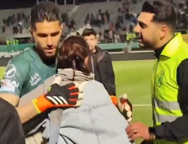 VIDEO. Arquero fue sancionado por abrazar a una aficionada imagen de la publicación