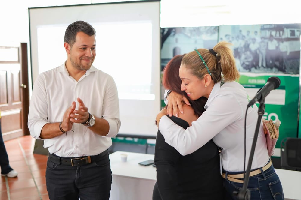 Girón entregó cartas de indemnización a víctimas del conflicto imagen de la publicación