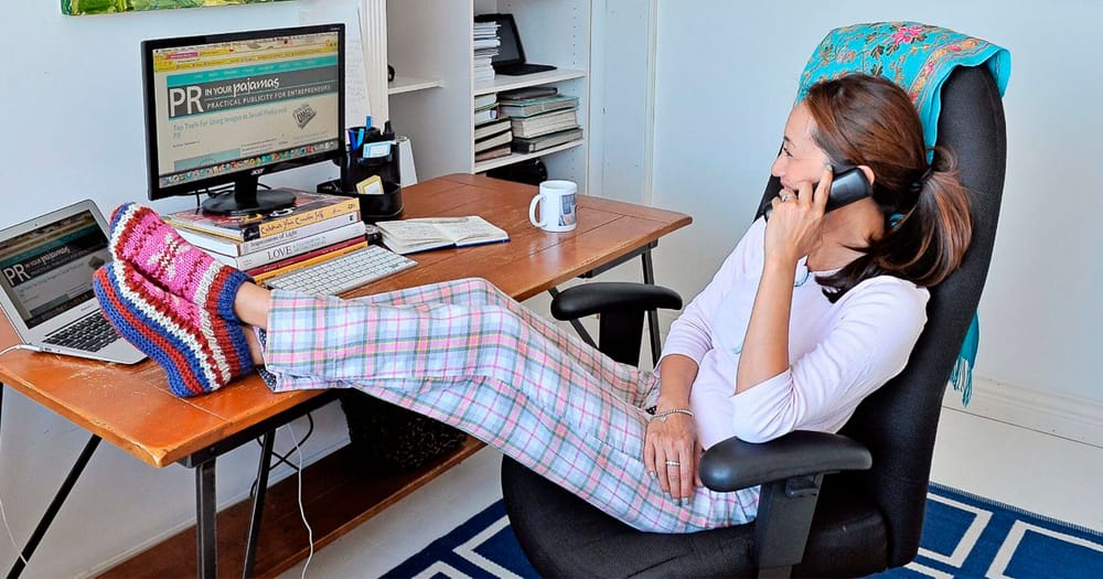 Jóvenes en China van de pijama al trabajo imagen de la publicación