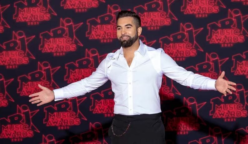 Cantante francés se disparó en el pecho mientras probaba un arma imagen de la publicación