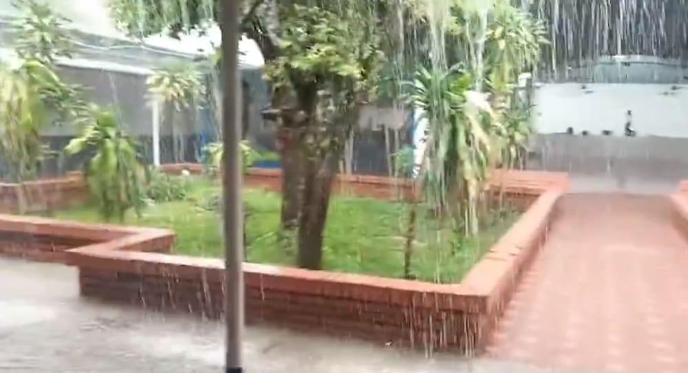 VIDEO. Estudiantes de Sabana de Torres luchan contra las lluvias imagen de la publicación