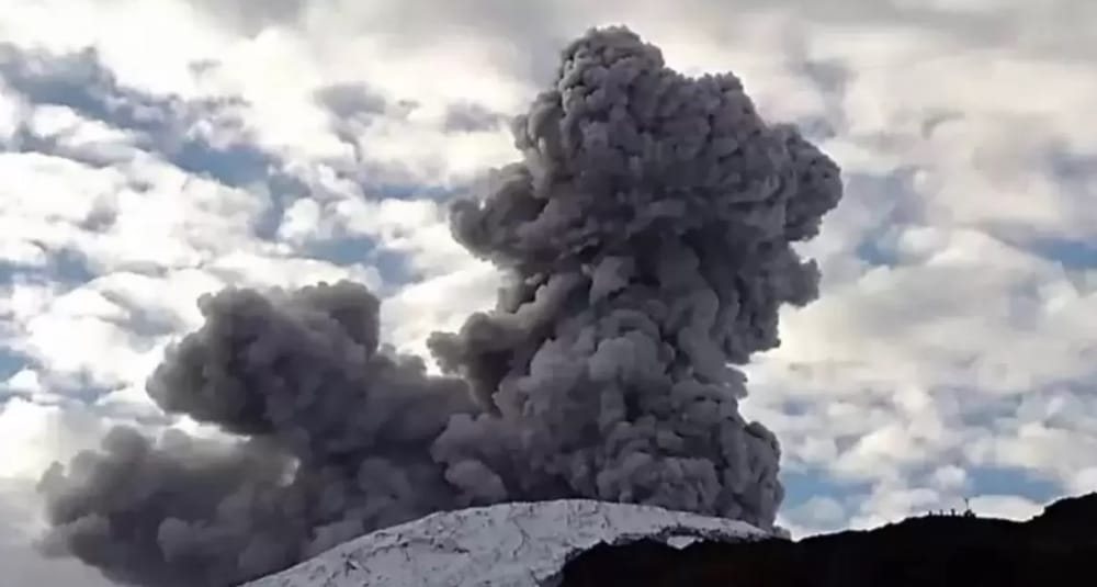 VIDEO. Volcán Nevado del Ruiz reactivó su actividad y expulsó ceniza imagen de la publicación