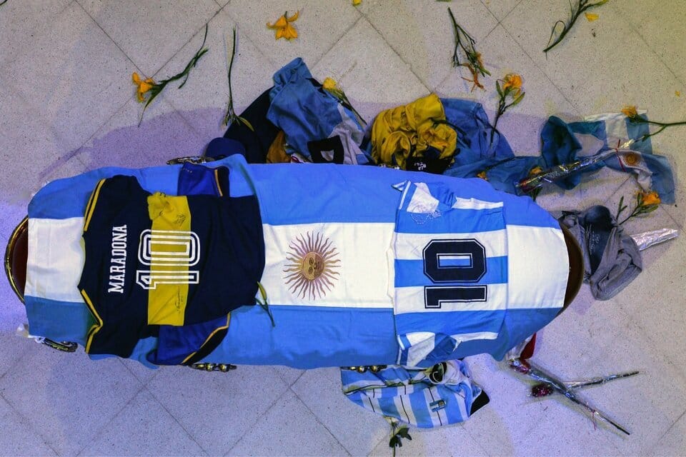 Hijos de Maradona piden traslado del cuerpo a un mausoleo imagen de la publicación