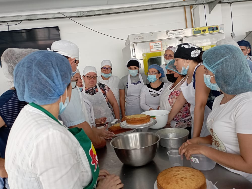 Emprendedores de Barro Blanco se benefician con el proyecto ‘Maquilando Felicidad’ imagen de la publicación