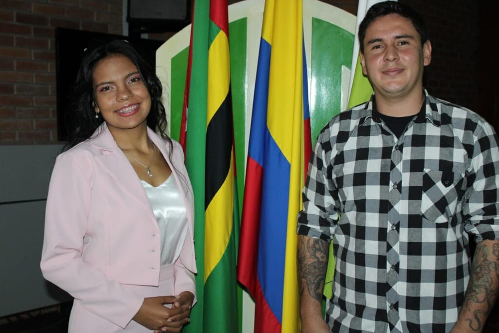 Estudiantes UIS Málaga abren las puertas a la producción de miel de mielato de roble imagen de la publicación