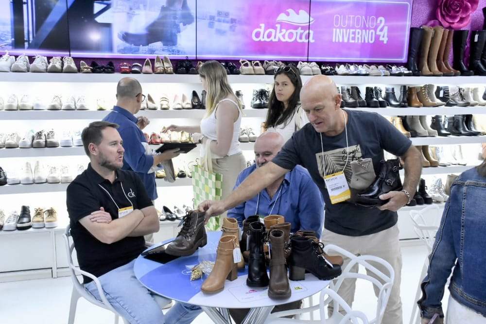 Más de 270 marcas brasileñas en una nueva edición del evento de calzado BFSHOW 2024 imagen de la publicación