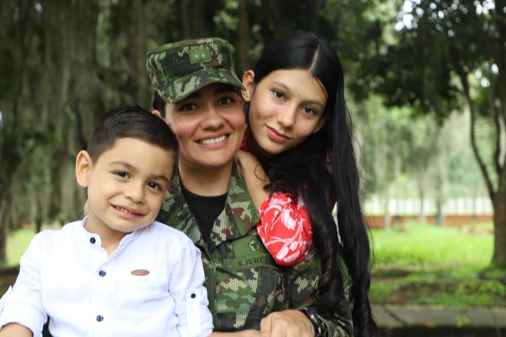 Madres en la vida militar, mujeres que sostienen familias y defienden el país imagen de la publicación