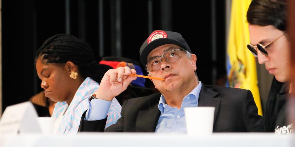 En duro encuentro jóvenes le piden a Petro que 'ponga a trabajar a sus funcionarios' imagen de la publicación