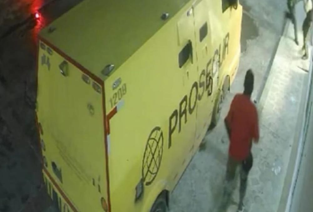 Falso policía lidera millonario atraco a carro de valores en impactante asalto imagen de la publicación