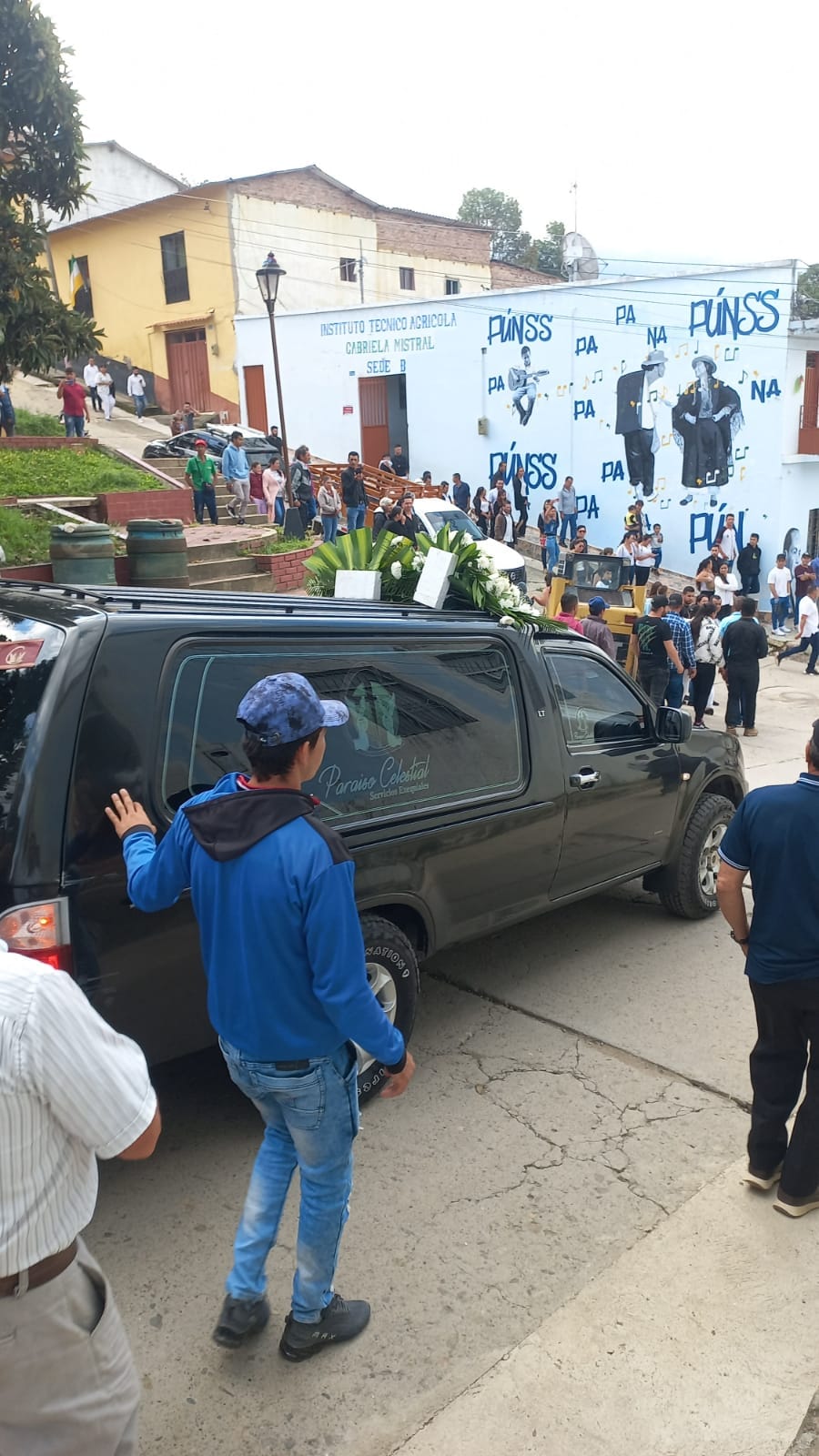 VIDEO. Con sentido homenaje despidieron a patrullero en Molagavita imagen de la publicación