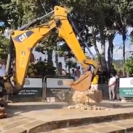 VIDEO. Derriban monumento al acueducto en Los Santos imagen de la publicación