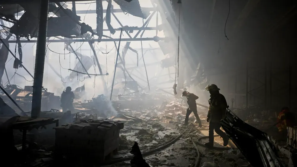 Aumentan las víctimas mortales del ataque ruso en Járkiv imagen de la publicación