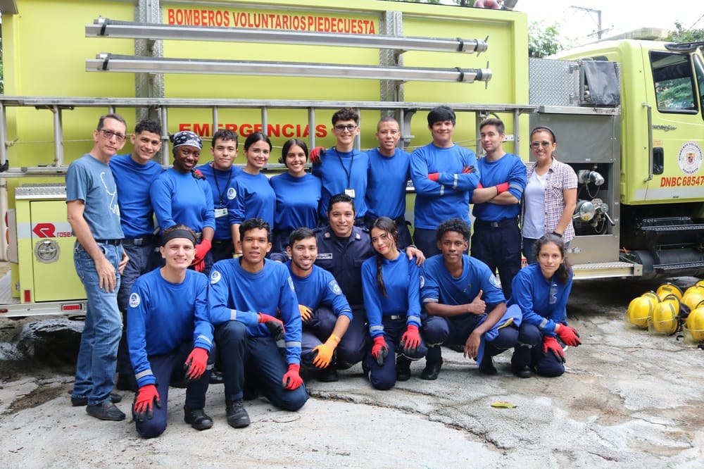 Estudiantes UNAC en prácticas con Bomberos en Piedecuesta imagen de la publicación