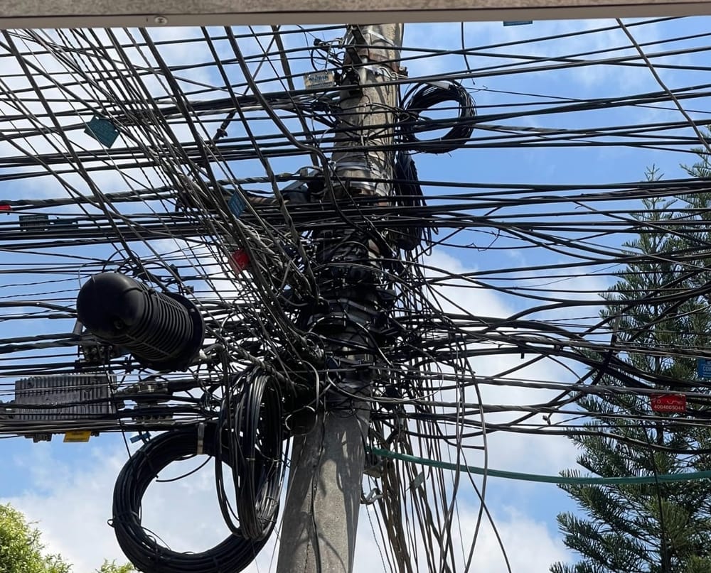 Empresas cableoperadoras destruyen el sector colonial de Girón imagen de la publicación