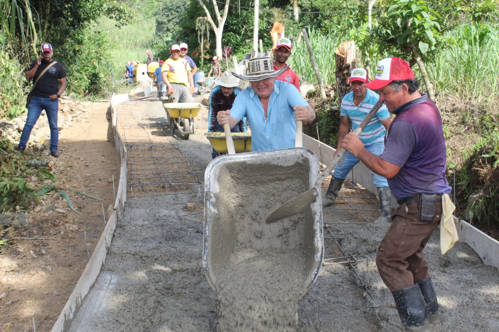 Convites comunitarios en Chitaraque mejoran vías terciarias imagen de la publicación