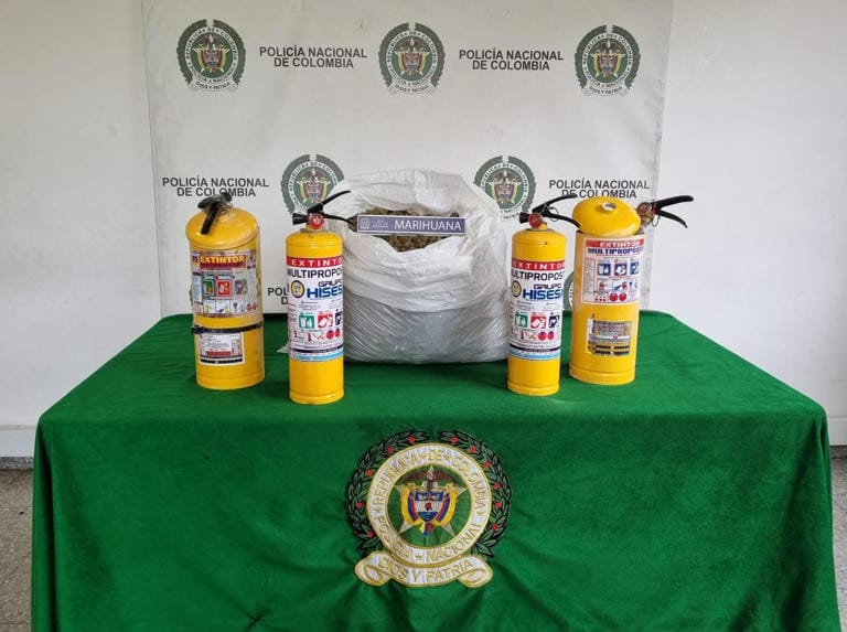 Nueva modalidad de narcotráfico en el  El Dorado: 12 kilos de marihuana incautados en extintores imagen de la publicación