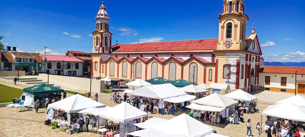 Estudiantes de las UTS Vélez destacaron en Feria Empresarial con más de 80 proyectos imagen de la publicación
