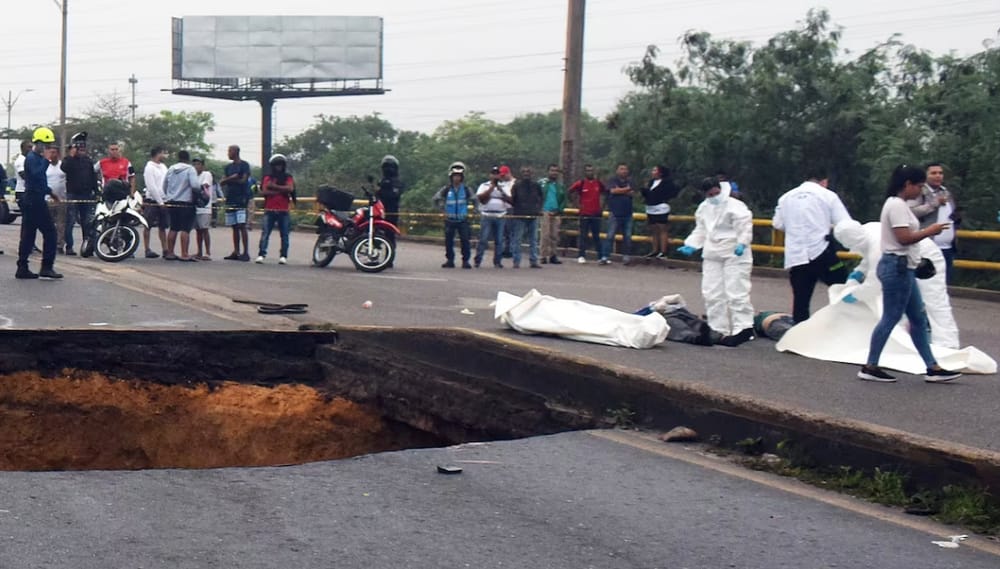 Cuatro víctimas por caída de puente en Barranquilla imagen de la publicación