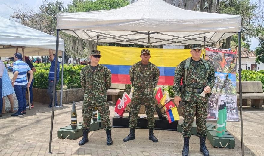 Primer contingente de mujeres en el Batallón de Artillería Capitán José Antonio Galán imagen de la publicación