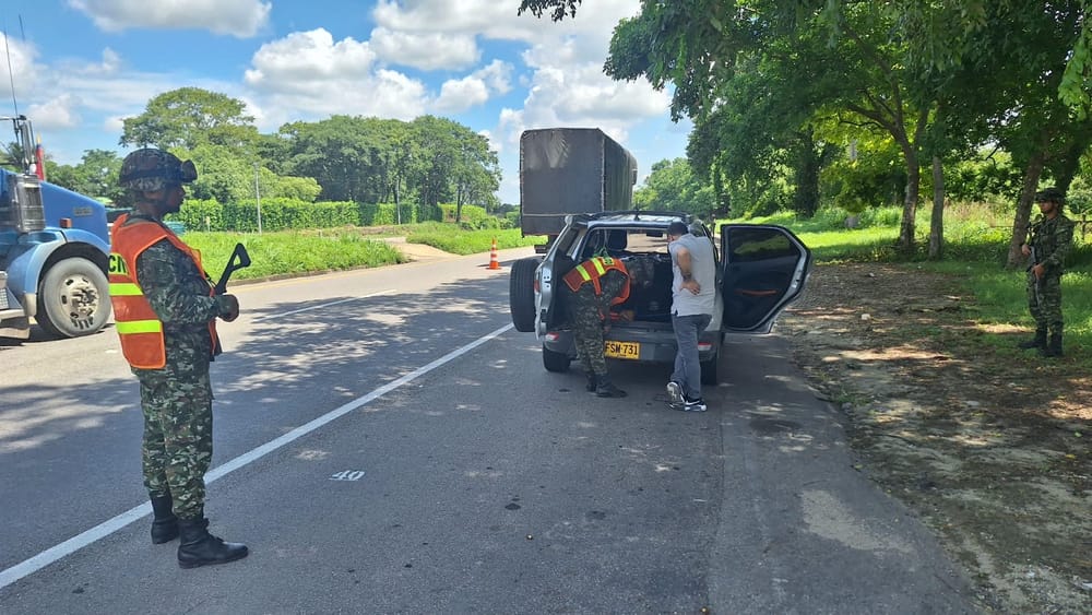Viajeros seguros ante la presencia del ejército en Santander imagen de la publicación