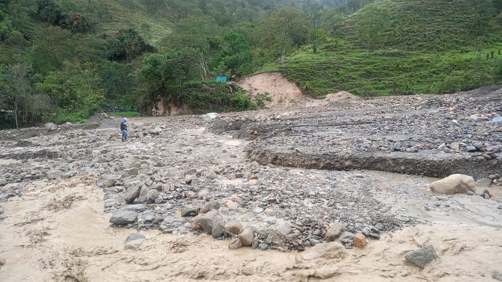 Emergencia en Onzaga por desbordamiento de la quebrada La Leona imagen de la publicación