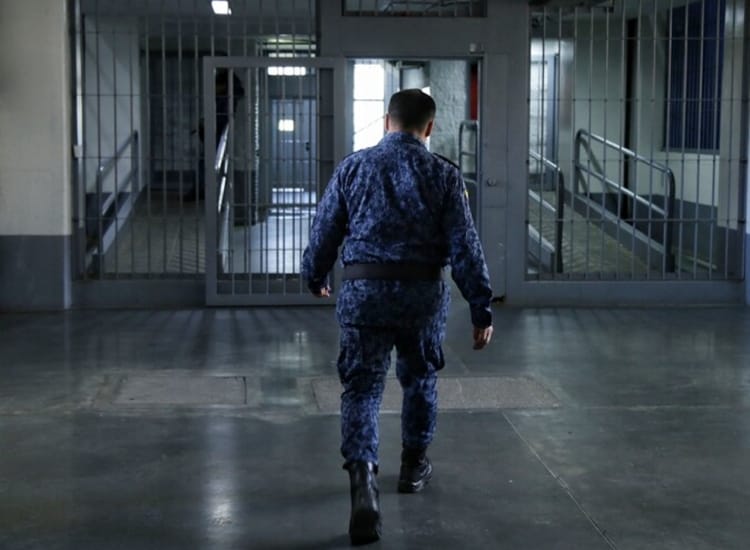 Incautan droga en cárcel y capturan a tres guardias del INPEC imagen de la publicación