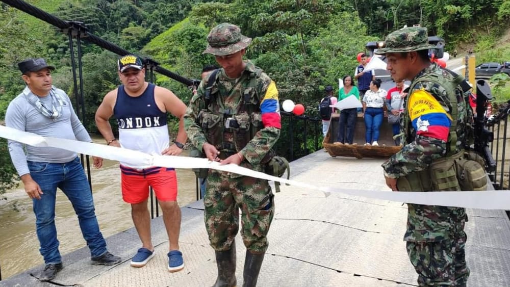 Disidencias de las Farc inauguran puente vehicular sobre el río Micay en Cauca imagen de la publicación