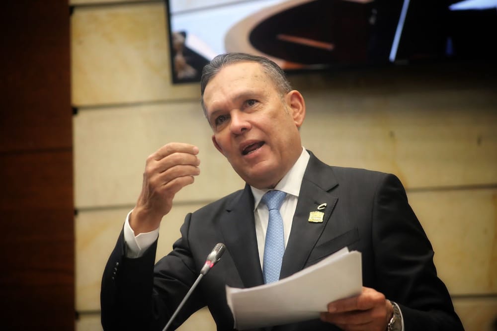 Efraín Cepeda se pone en firme y critica llamado de Petro a Constituyente: “Socava la confianza en el Congreso” imagen de la publicación