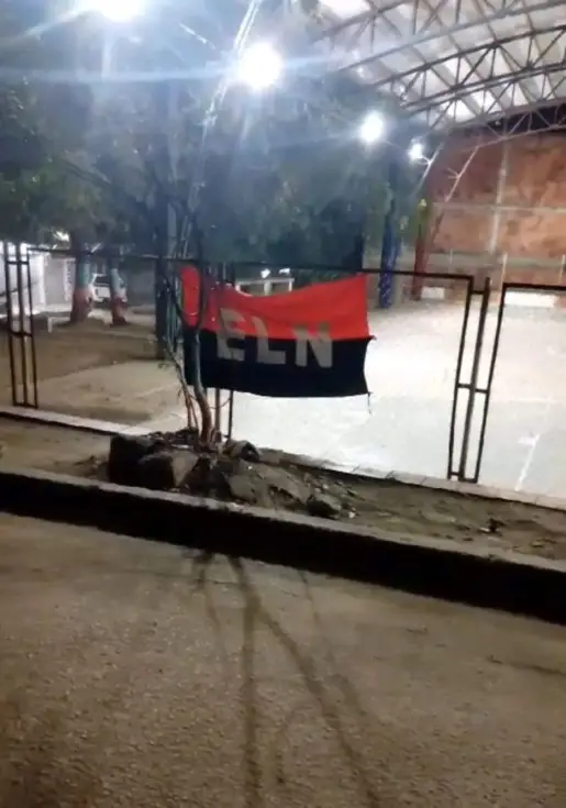 Paquetes sospechosos y banderas del ELN aterran a los civiles imagen de la publicación