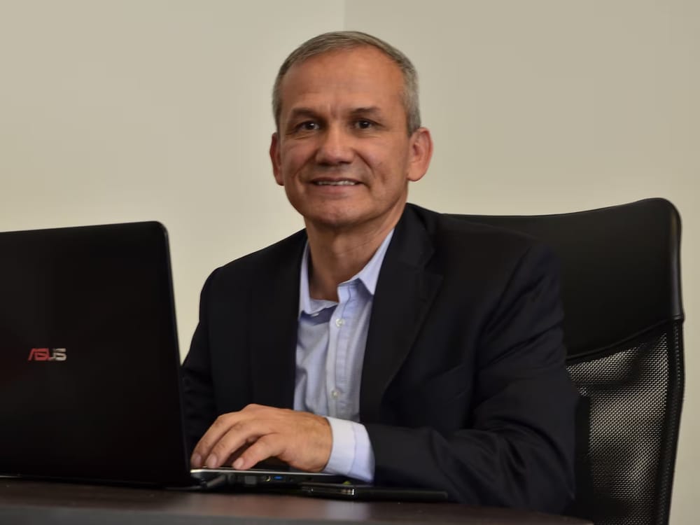 Carlos Ramón Gonzáles renunció para dedicarse a su defensa imagen de la publicación