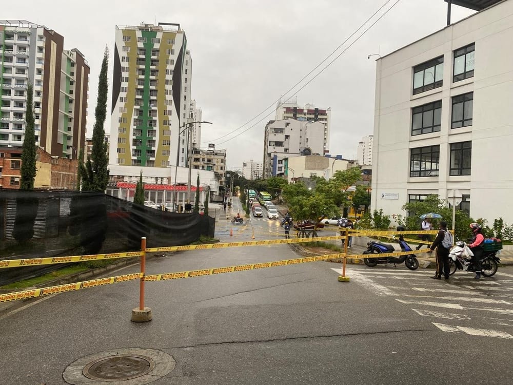 Abierto paso a un carril en la Avenida Quebradaseca con Carrera 30 de Bucaramanga imagen de la publicación