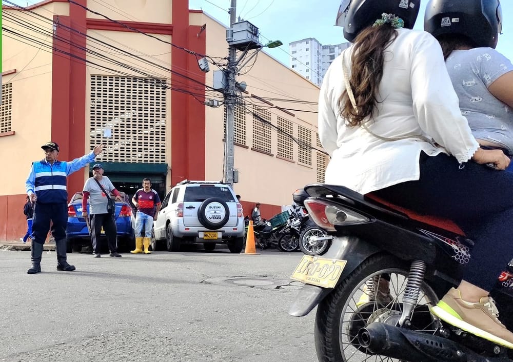 Protesta de comerciantes de la Plaza San Francisco causa bloqueos en vías de Bucaramanga imagen de la publicación