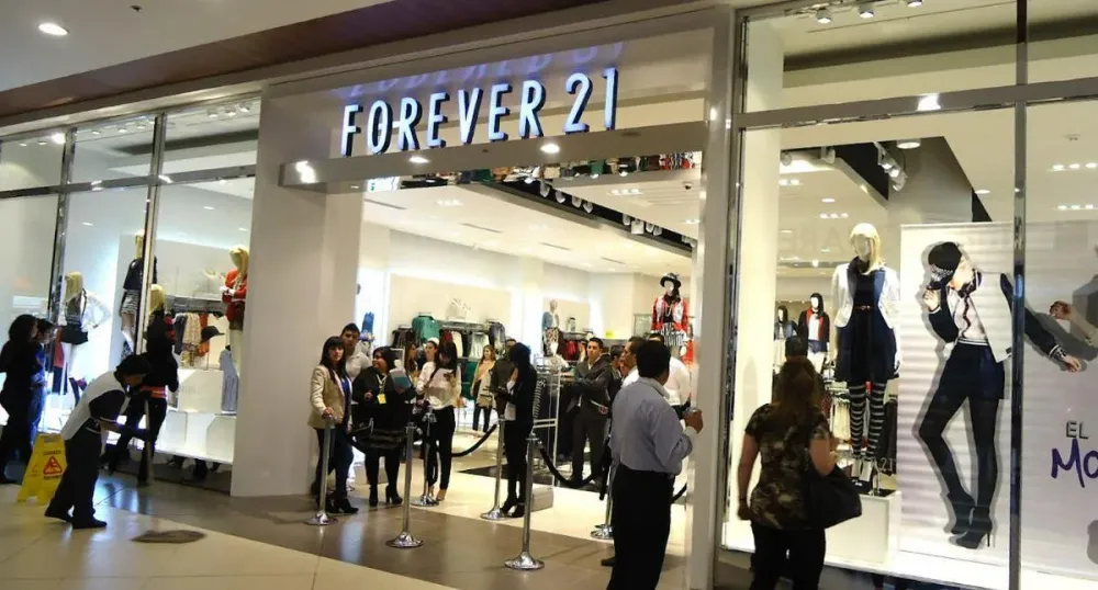 Forever 21 anuncia su retirada de Colombia con descuentos masivos imagen de la publicación