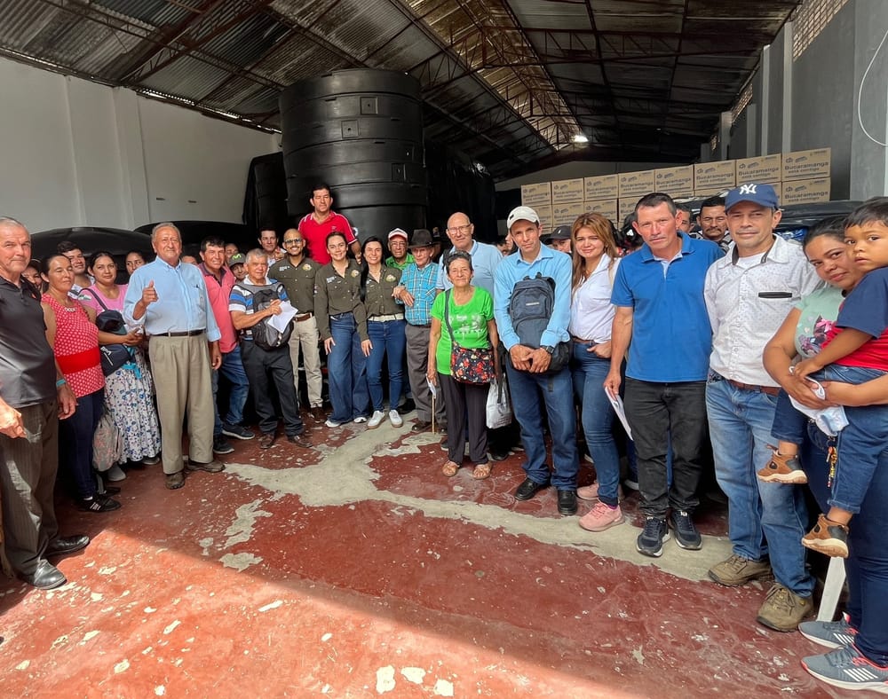 Bucaramanga apoya a familias rurales con entrega de tanques para almacenamiento de agua imagen de la publicación