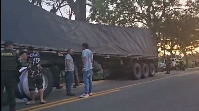 Autoridades evitaron saqueo de camión varado en La Esperanza imagen de la publicación