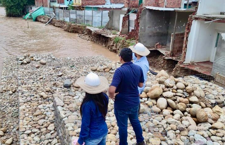 Creciente del río de Oro causa inundaciones en el barrio Convivir de Girón imagen de la publicación
