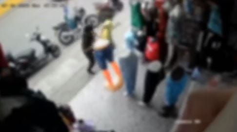 Niño habría sido entrenado para robar en el Kennedy imagen de la publicación