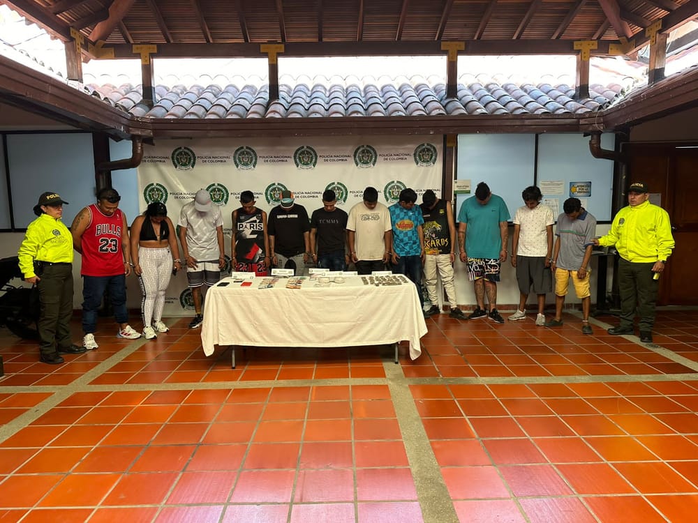 Los Chamos vendían ilícitos en los entornos escolares imagen de la publicación