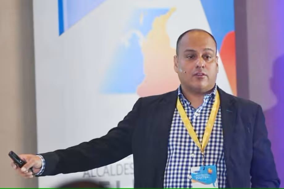 Ineficiencia de Jhon Abiud Ramírez en la Gobernación contribuyó a fiasco en la remodelación del Teatro del Socorro imagen de la publicación