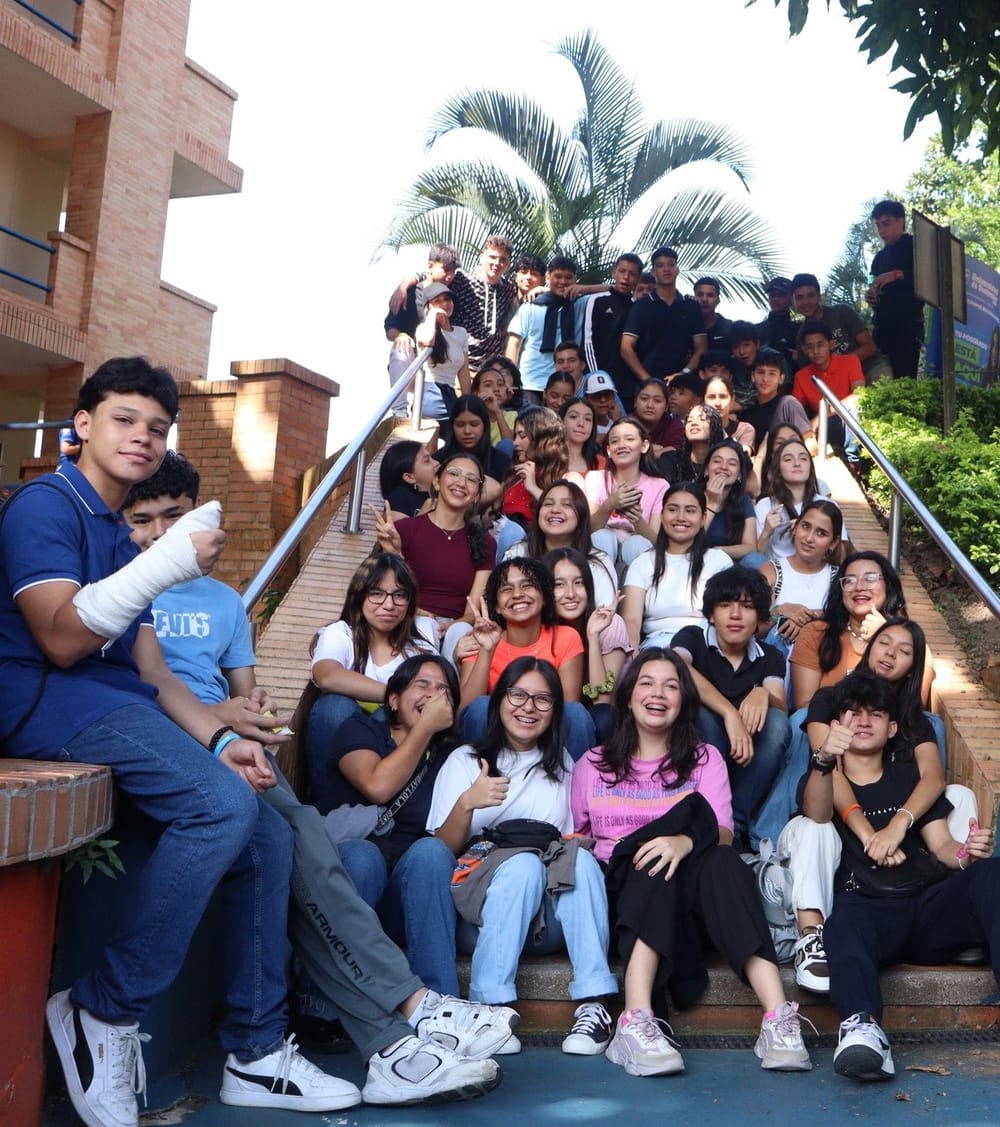 Grata visita de próximos bachilleres a la UDES imagen de la publicación