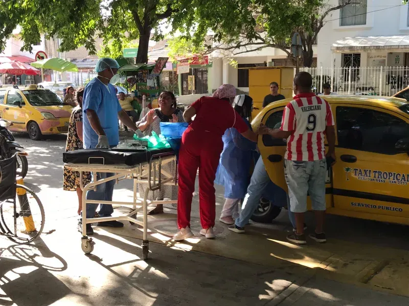 Mujer wayú da a luz gemelas en un taxi en Riohacha imagen de la publicación