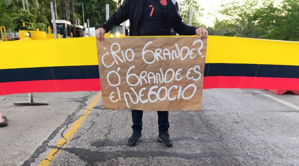 Habitantes de Sabana de Torres bloquean la Ruta del Sol en protesta por cambios viales imagen de la publicación