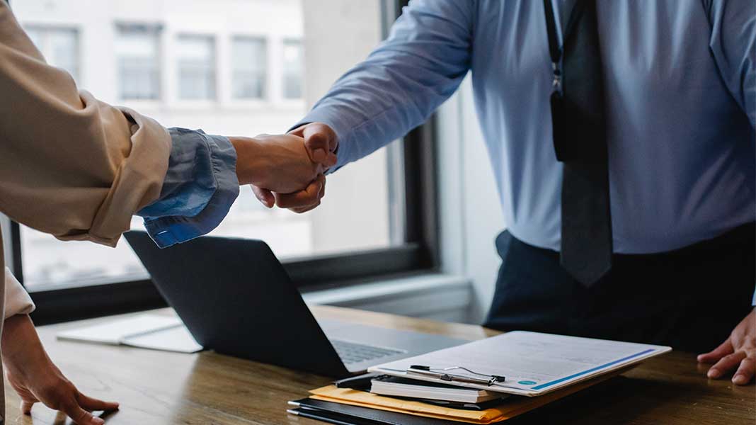 Mercado laboral colombiano se inclina por egresados con experiencia práctica: Un 65% de empresas lo prefiere imagen de la publicación