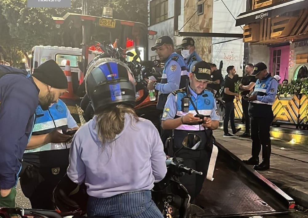 Tránsito Bucaramanga redobla esfuerzos por la seguridad vial imagen de la publicación