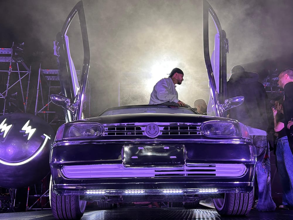 J Balvin lanza ‘Rayo’ con un espectacular evento en Medellín imagen de la publicación