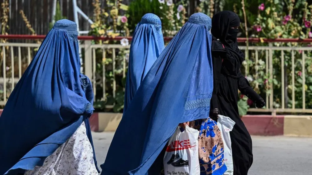 Mujeres no podrán cantar y los hombres no deben afeitarse imagen de la publicación